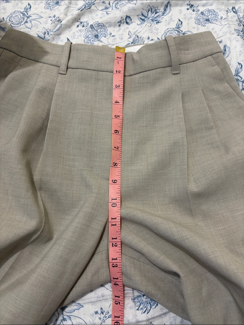 Aritzia
$148
The Effortless Pant™ - Crepette™ - Picture 13 of 13